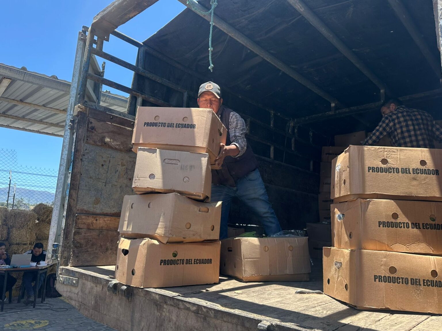 En Tungurahua impulsan el consumo de verde con jornada que conecta a productores y consumidores